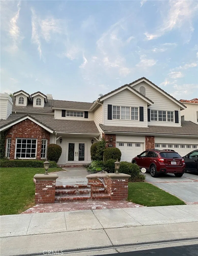 5 bed, 4132 sqft, $17,500 — Photo 1