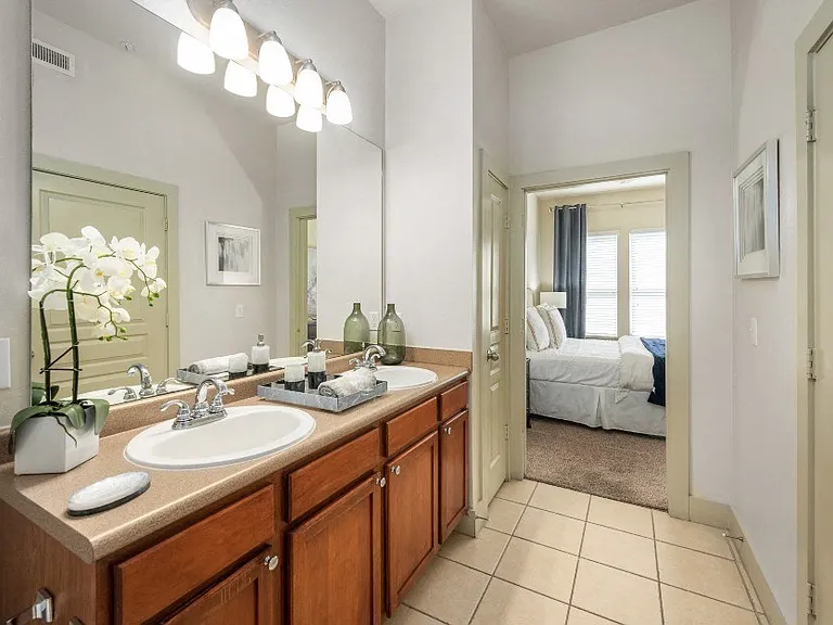 Galleria Parc Apartments — Photo 14