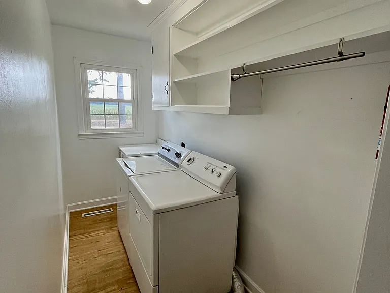 513 E Main St — Photo 12