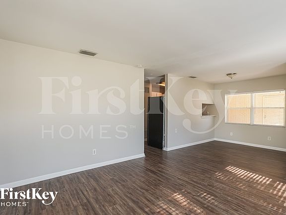 3rd image of 4931 Crest Hill Dr