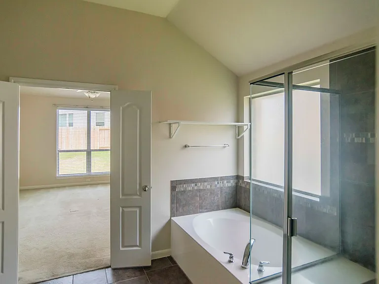 2542 Ravenwood Dr — Photo 9