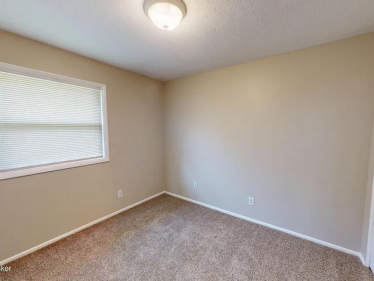 9907 Robsion Rd — Photo 10