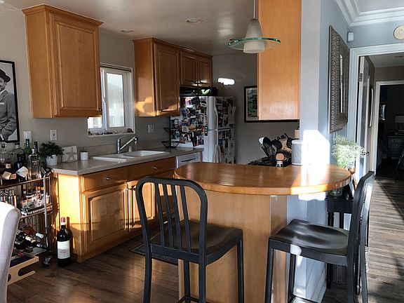 3rd image of 2704 Manhattan Ave #A
