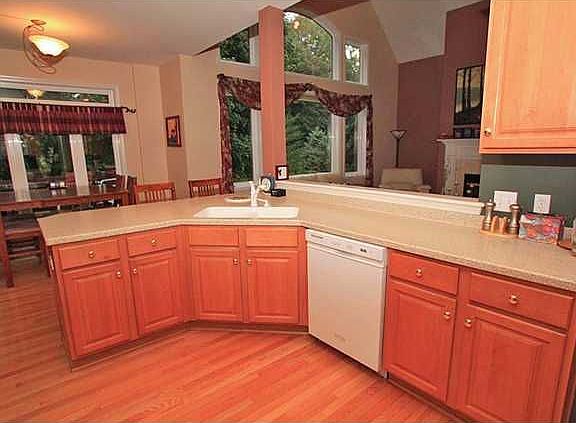 5th image of 7 Splendor Wood Dr