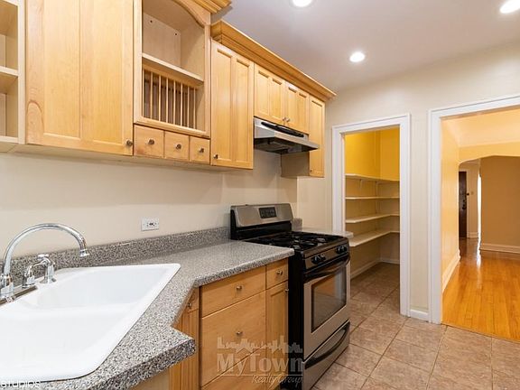 5th image of 5323 W Cornelia Ave #5321-1