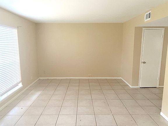 3rd image of 1403 Blalock Rd APT 12