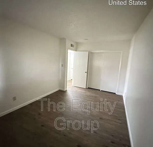 1400 W Elowin Ave — Photo 13
