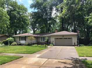 26961 Elizabeth Ln, Olmsted Township, OH 44138