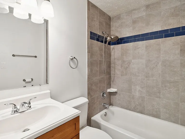 4206 Drake Ct — Photo 13