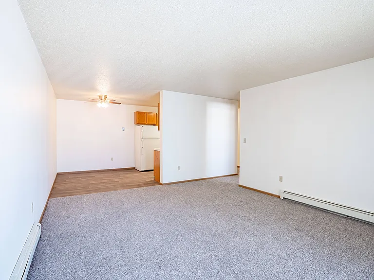 Fargo, ND Country Edge Apartments | 21C | Living