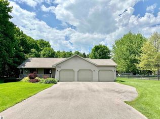 9644 Bobbys Trl, Traverse City, MI 49684