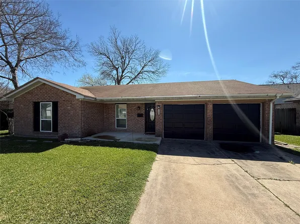 7509 Mockingbird Ln, Texas City, TX 77591