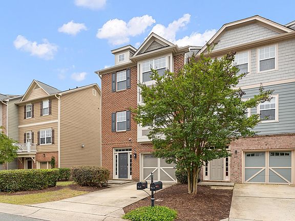 4th image of 611 Carlton Commons Ln #1