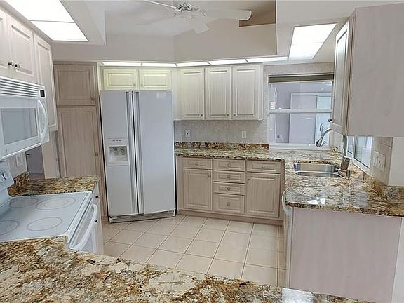 3rd image of 7574 Fairlinks Ct