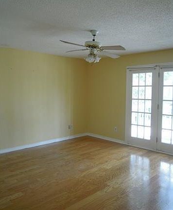 3rd image of 323 Ormond Meadows Dr APT B
