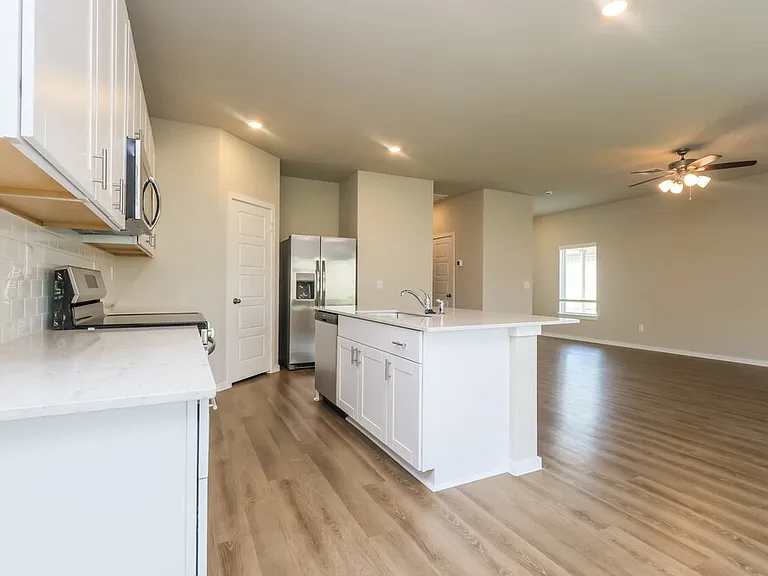 624 Levine Ct — Photo 8