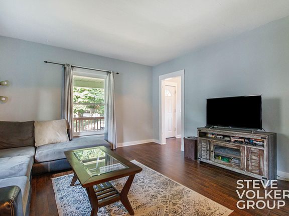 4th image of 2138 Eastern Ave NE