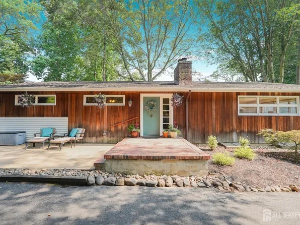 251 Forest Ln, North Brunswick, NJ 08902