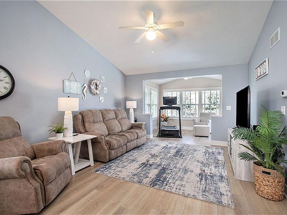 5th image of 10955 Cranberry Ct