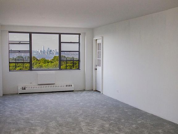 4th image of 700 Victory Blvd APT 5P