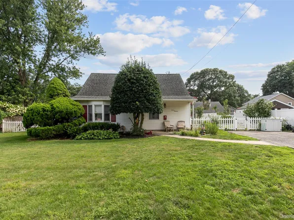 713 Wren Court, West Hempstead, NY 11552