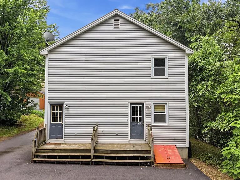 33 Elwood Ave #B — Photo 4