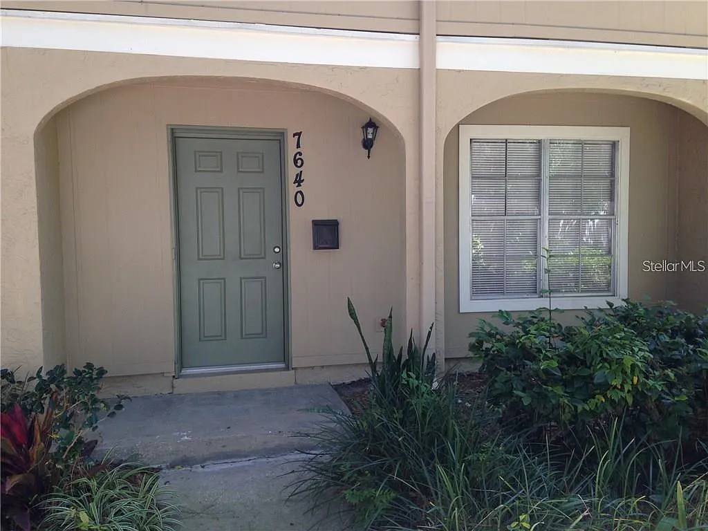 3 bed, 1.5 bath, 1296 sqft, $1,950 — Photo 1