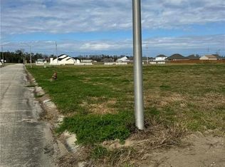 8 E Velvet Ln, Westwego, LA 70094