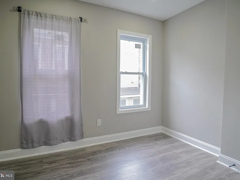 1535 W Seltzer St — Photo 36