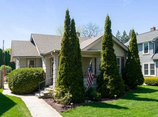 932 N 6th St, Manitowoc, WI 54220