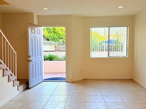 3rd image of 531 Oak St APT 8