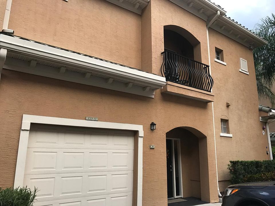 End Unit Outside Entrance