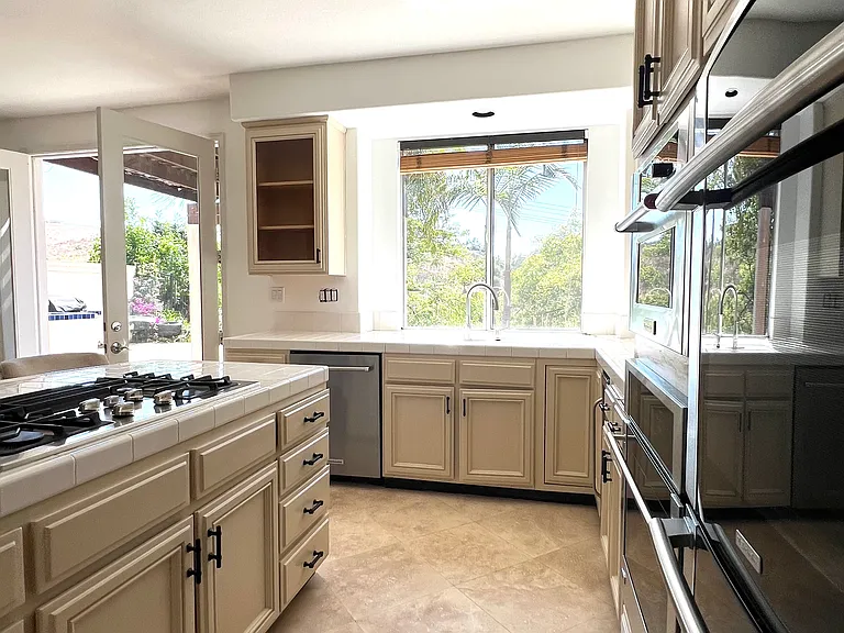 923 S Creekview Ln — Photo 6