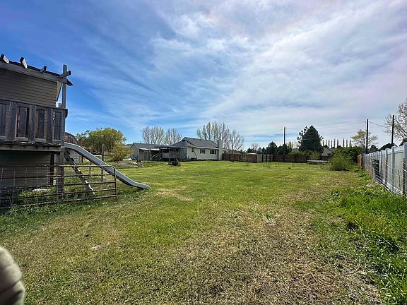 3rd image of 218 W Reservation Rd
