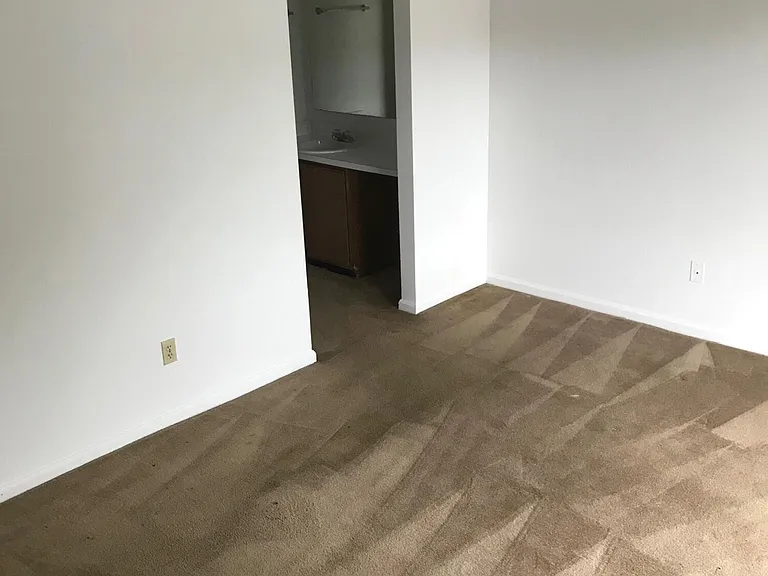 8012 Thelen St — Photo 5