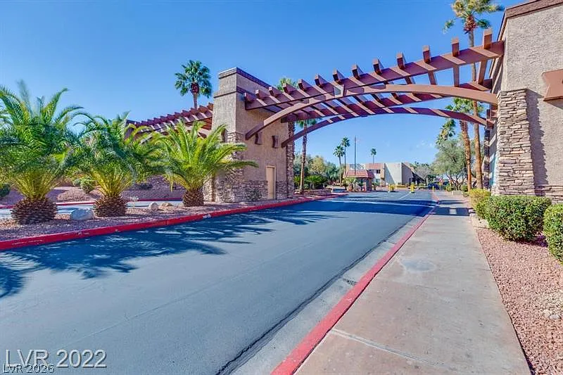 2 bed, 2.0 bath, 978 sqft, $1,555 — Photo 3