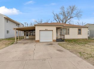 910 E 11th Ave, Hutchinson, KS 67501