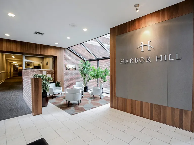 Harbor Hill Apartments — Photo 9