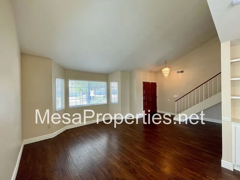2407 N Sycamore Ave — Photo 4