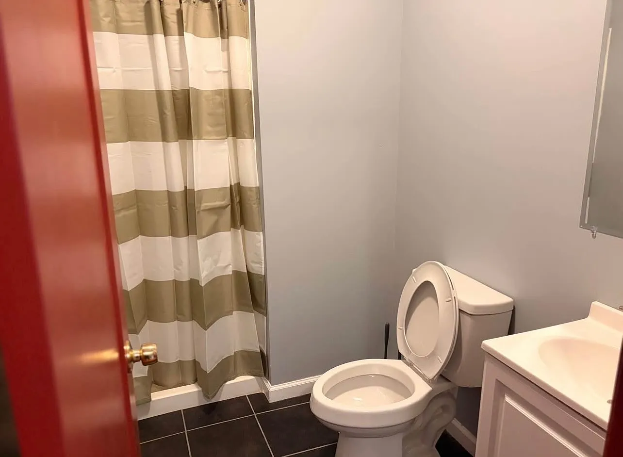 8 bed, 1500 sqft, $900 — Photo 4