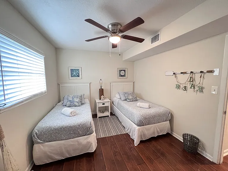 205 Driftwood Dr W — Photo 26
