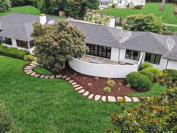 5th image of 1316 E Bay Shore Dr