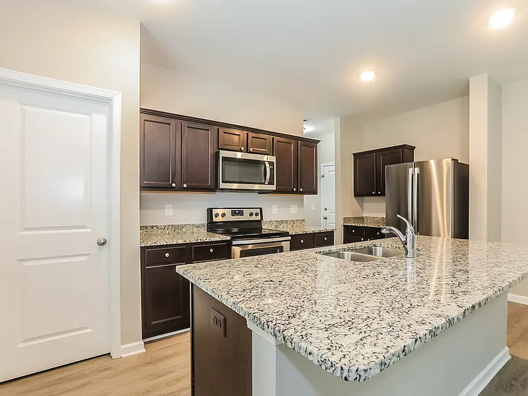 1091 Coldwater Dr — Photo 8