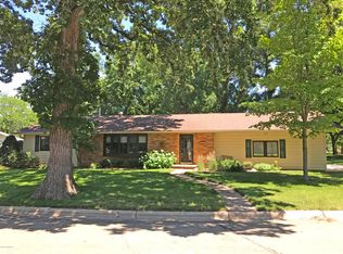 1112 Foothills Cir, Albert Lea, MN 56007