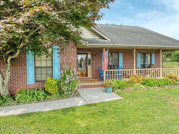 5th image of 449 Foss Rd