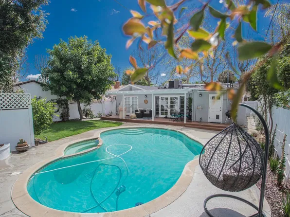 13113 Weddington St, Van Nuys, CA 91401