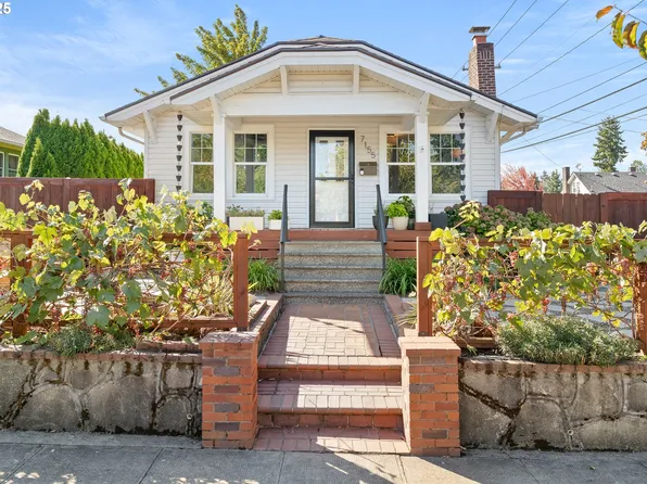 7155 N Fenwick Ave, Portland, OR 97217
