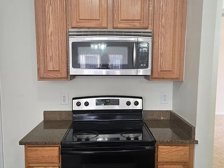 2268 Arcadia Dr — Photo 6