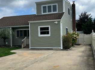 27 Taca Blvd, Deer Park, NY 11729