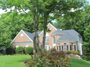 2078 Pine Bluffs Ct, Highland, MI 48357